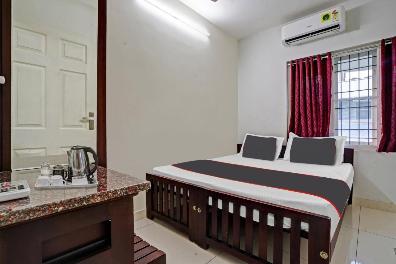 Collection O White House Pearl Hotel Kochi Exterior photo