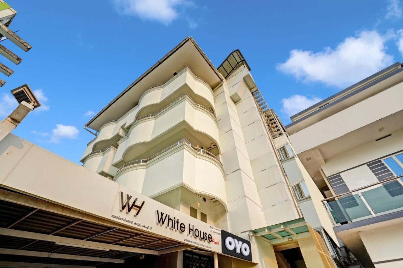 Collection O White House Pearl Hotel Kochi Exterior photo